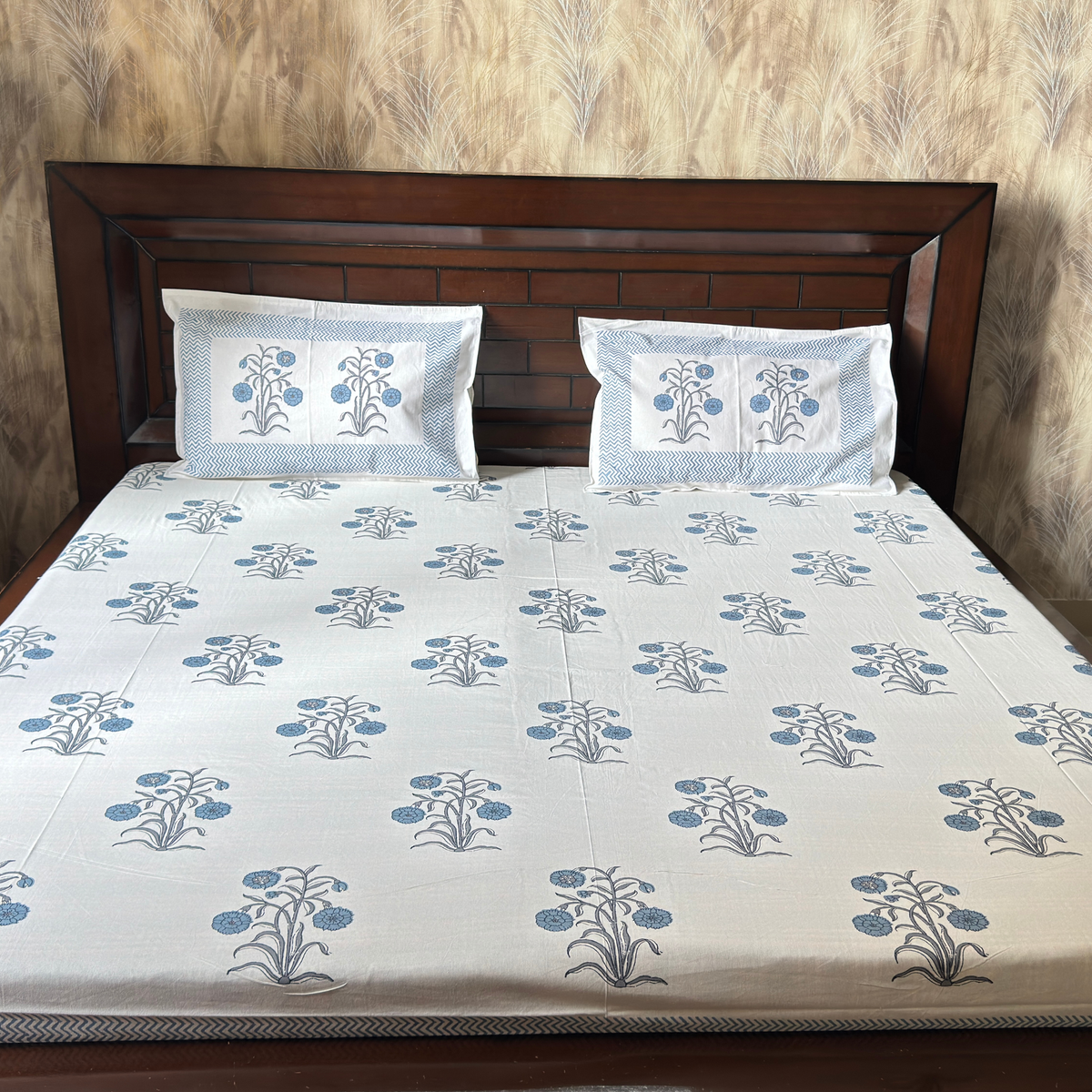 Elegant White- Blue Bedsheet Set- Super King size