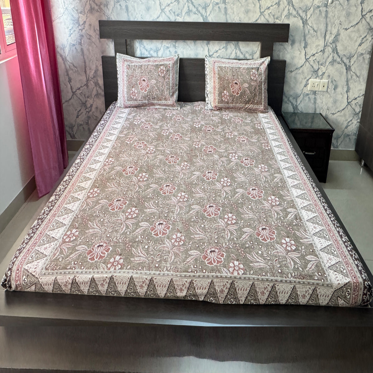Premium Floral Double Bed Bedsheet with 2 Pillow Covers: Floral print Light brown