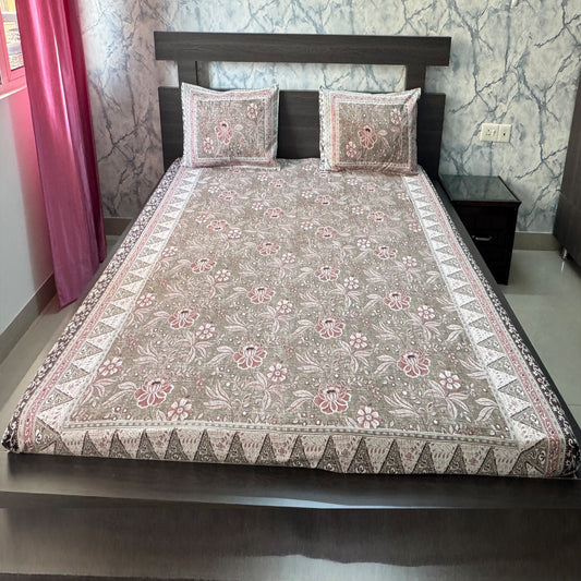 Premium Floral Double Bed Bedsheet with 2 Pillow Covers: Floral print Light brown